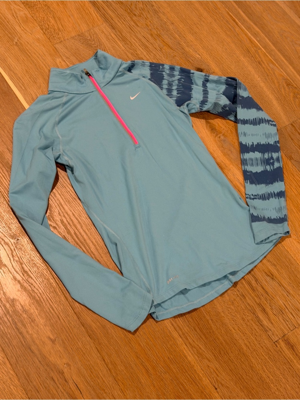 Nike Dri-FIT Women’s XS Blue Quarter Zip Patterned Sleeve Athletic Top